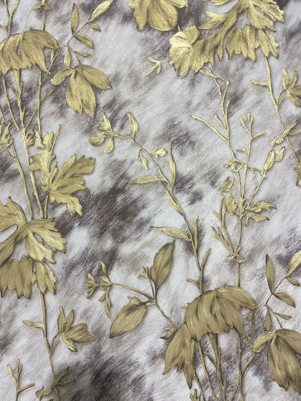 88746 Zambaiti Gold Leaves on Brown Animal Skin Wallpaper